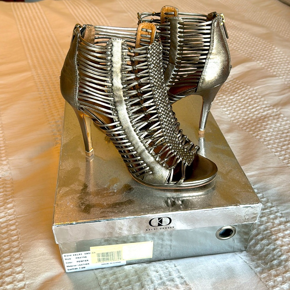 Kelsi Dagger woven heel 7.5